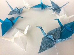 Guirlande de grues en origami bleu canard et blanc